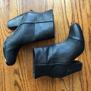 Vince Camuto “Hadley” Bootie Size 6